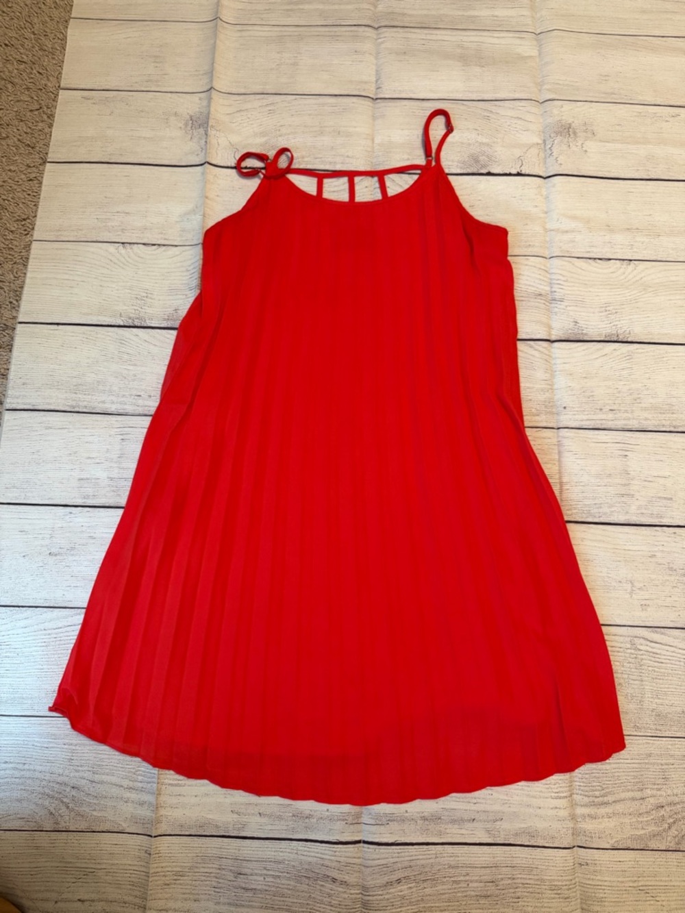 Women's Skies are Blue Red Pleated Spaghetti Strap Dress
